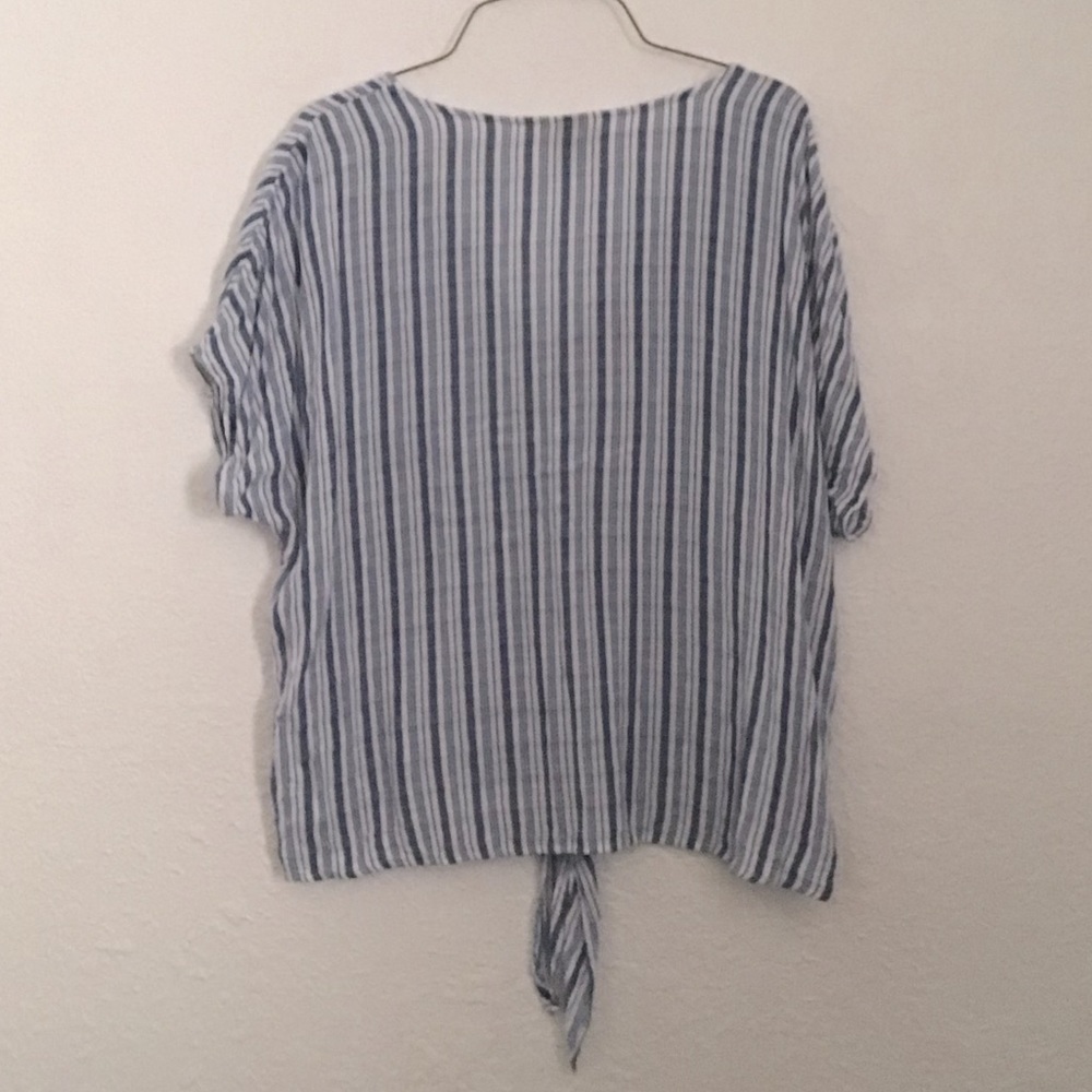 Universal Thread button down shirt - Picture 2 of 9